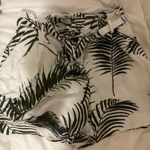 Linen palm pattern shorts